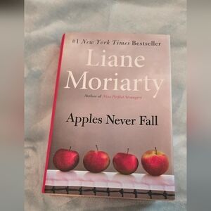 Apples Never Fall Book by Liane Moriarty, Hardcover (1101)